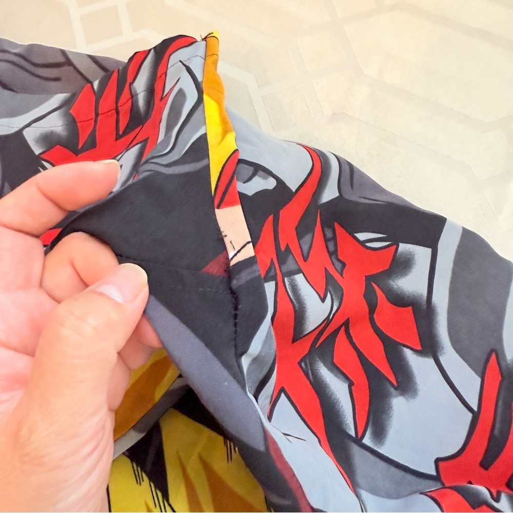 2001 Dragon Ball Z AOP short-sleeve button-up shirt Super Saiyan Goku L Flawed - Picture 7 of 8